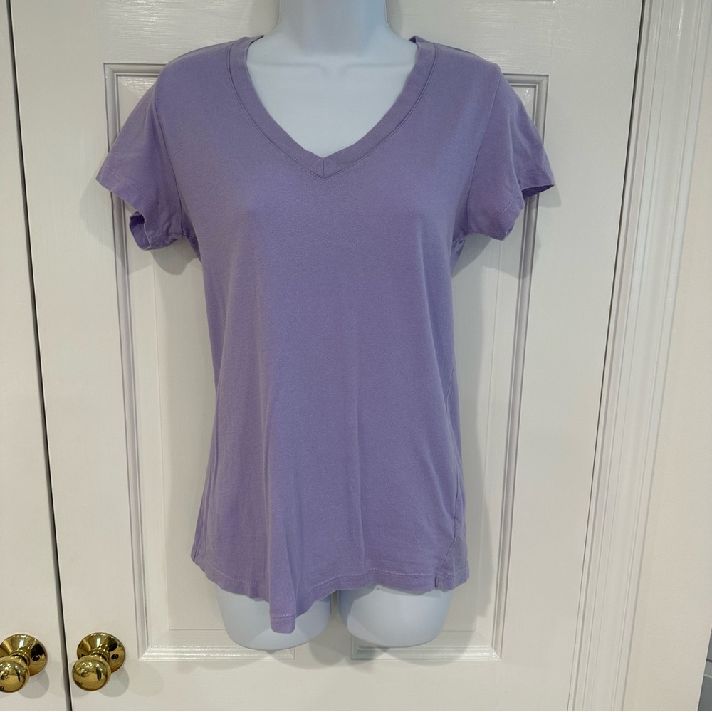 Forever 21 women’s light purple lavender v neck short sleeve t shirt S
